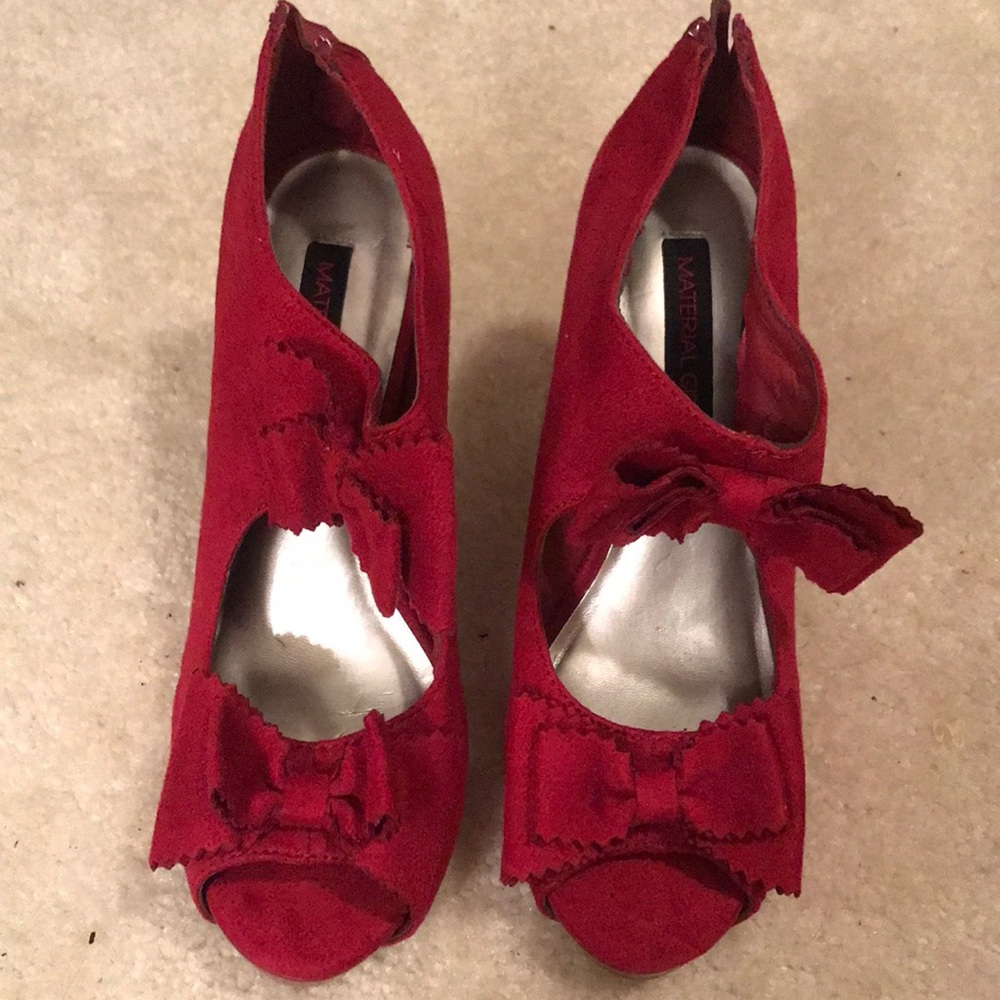 Material Girl Red suede pump with bows